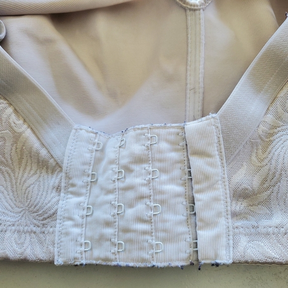 Playtex Bra 18 Hour Seamless Smoothing #4049 size 42D - Picture 9 of 16